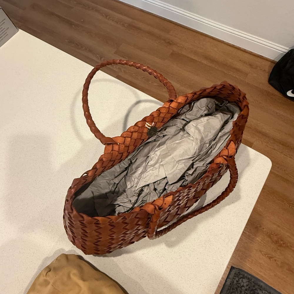BROWN/COGNAC COWHIDE LEATHER WOVEN BAG/TOTE - Picture 3 of 6